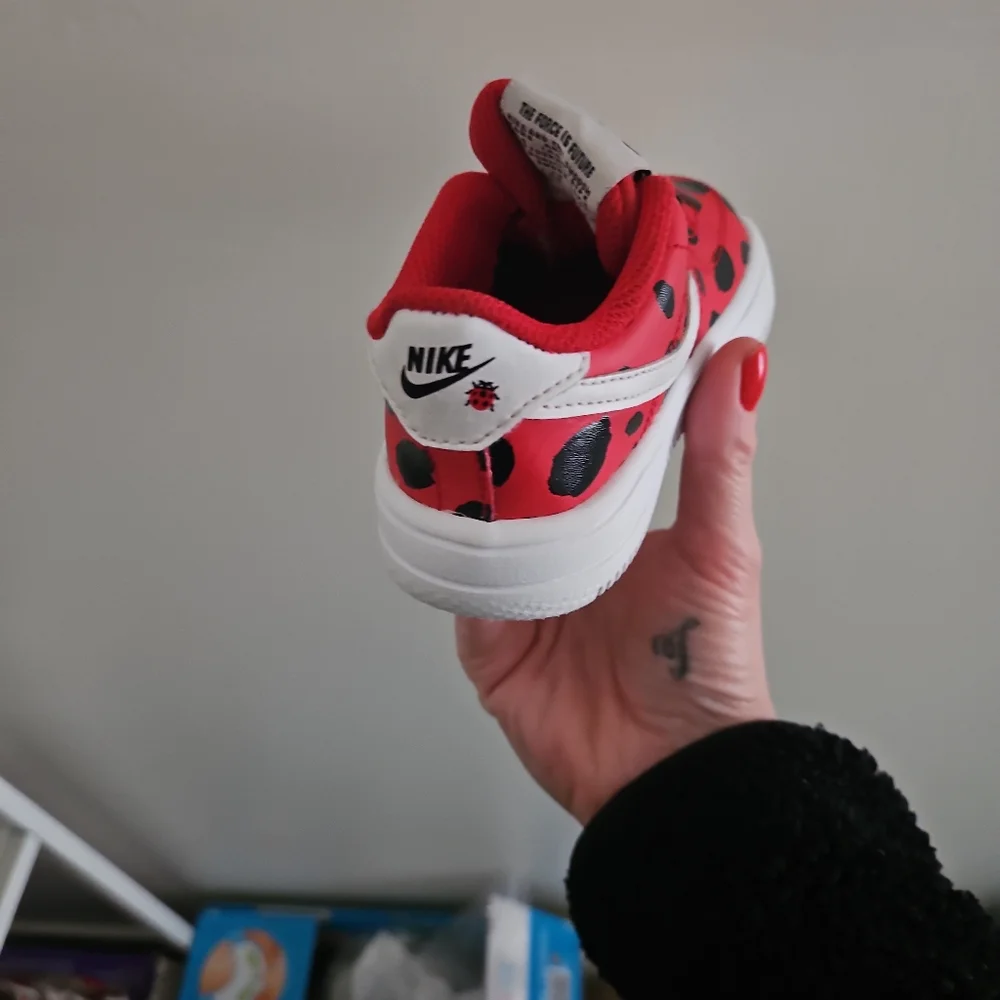 Nike sneakers - Picture 2 of 2